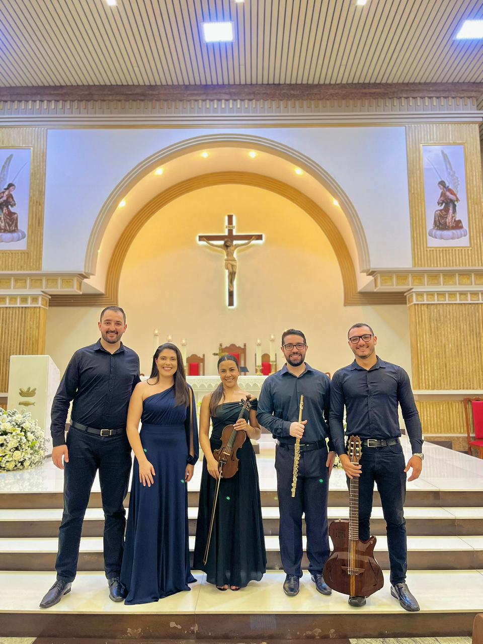 Grupo Sarau completo na igreja